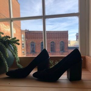 Black block heel. Snake skin heel. Sz 9.